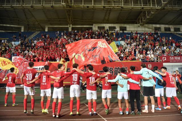 足协杯夺冠次数排名：山东8次居首，国安5次独居次席（足协杯夺冠次数榜：山东8冠领跑，国安5冠独占第二）