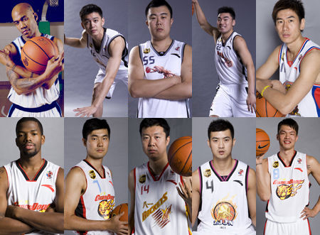 点球判罚引发争议 VAR 成为焦点（争议点球引热议，VAR站上风口浪尖）