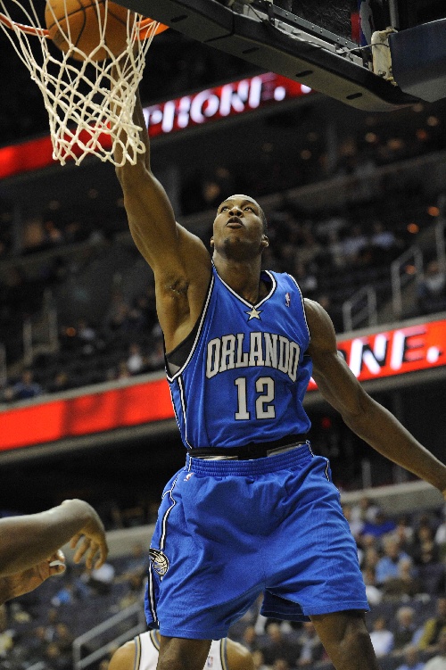 詹姆斯：防守时我们要拧成一根绳，并且时刻保持沟通（詹姆斯：防守要同心协力，始终保持沟通）