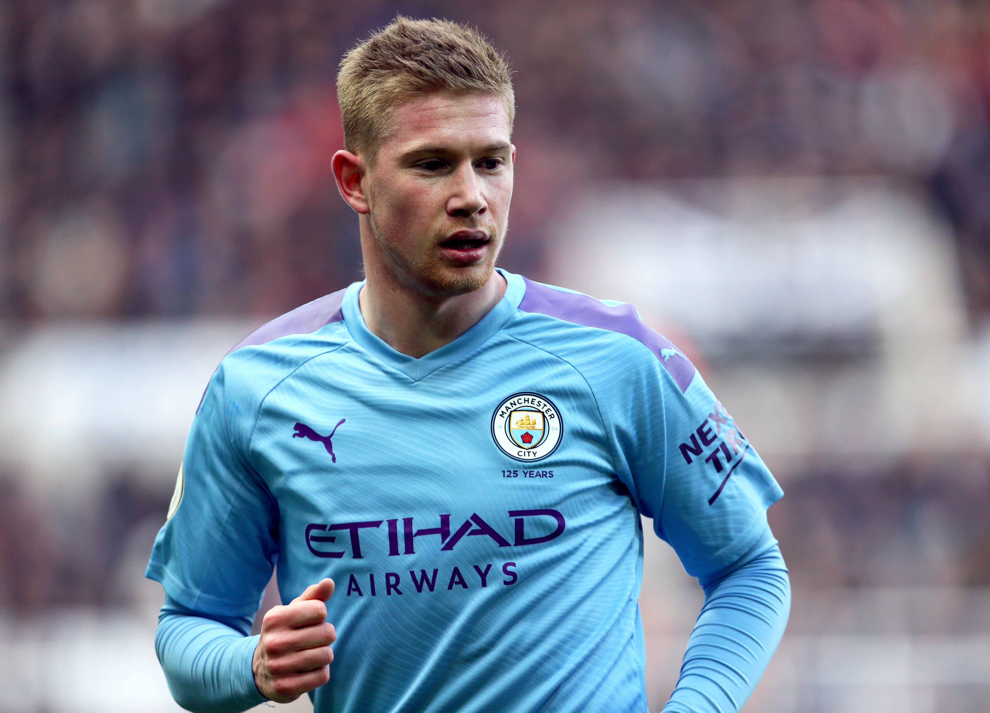 欧文突破防守助攻制胜（欧文突破撕防助攻锁定胜局）