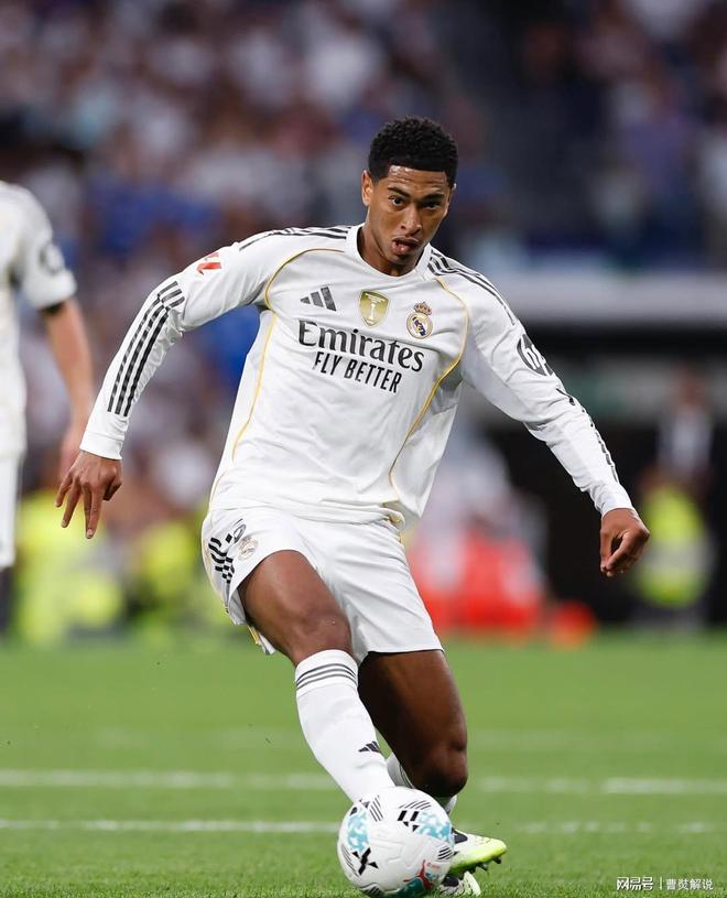 C罗本世纪左脚进球数位列第五，也是前十中唯一的非左脚球员（本世纪左脚进球榜：C罗第5，前十中唯一惯用右脚者）