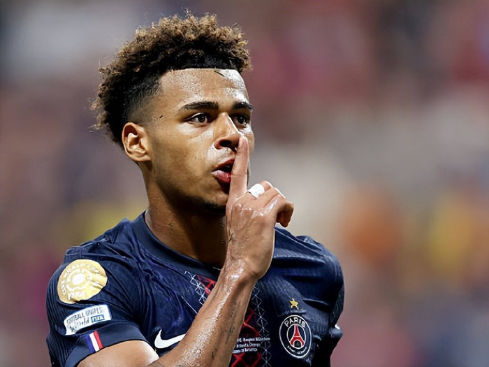 年终大战16强出炉：登贝莱&罗德里金球对决、姆巴佩vs莱万（年终决战16强揭晓：登贝莱与罗德里金球争锋，姆巴佩对阵莱万）