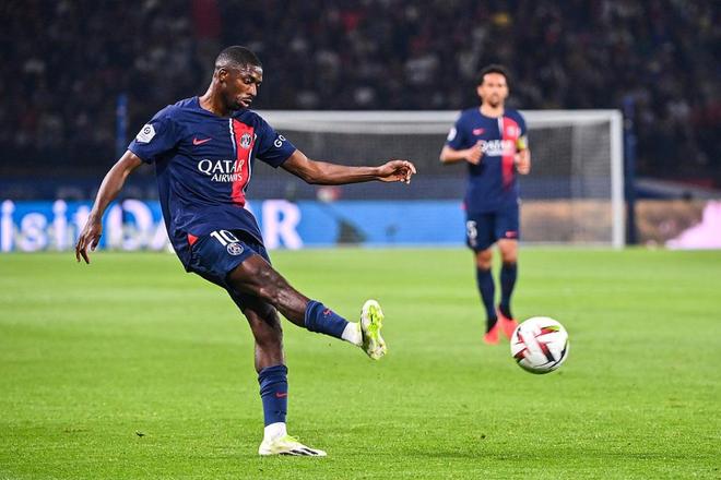 克瓦拉茨赫利亚双响炮率巴黎5-0大胜雷恩，重返争冠正轨（克瓦拉茨赫利亚梅开二度，巴黎5-0横扫雷恩重回争冠轨道）