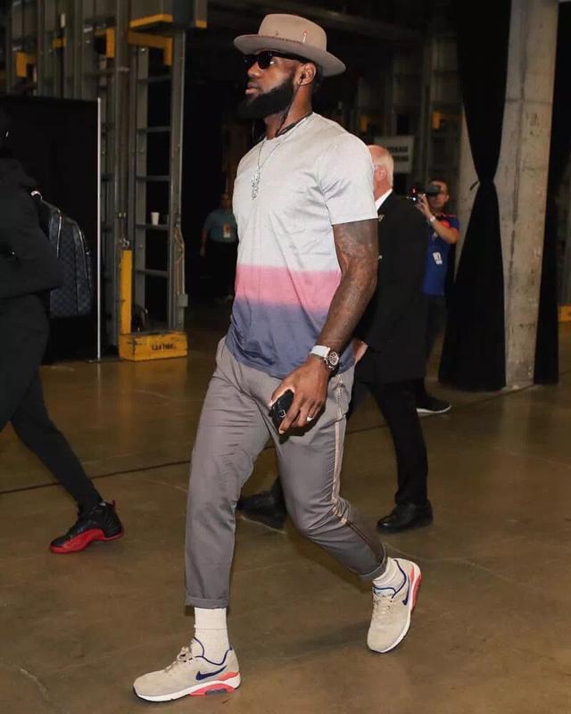 2026世界杯完整赛程出炉，球员们不得不接受酷暑考验（2026世界杯全赛程揭晓，球员将直面酷暑挑战）