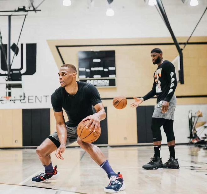 罗体：齐尔克泽愿意加盟罗马，但罗马先租后买报价被曼联拒绝（罗体：齐尔克泽愿投罗马，曼联否决先租后买方案）