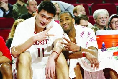 火箭末节三分爆发险胜快船（火箭末节三分雨发威险胜快船）