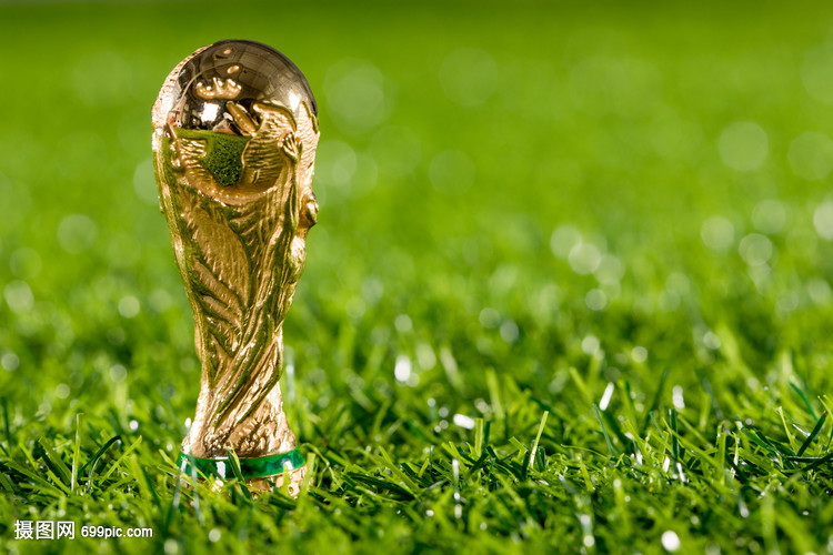 KD：队友们都说小哈达威是自己绊倒的，裁判错判令人遗憾（KD谈争议判罚：队友称小哈达威自摔，裁判误判令人遗憾）