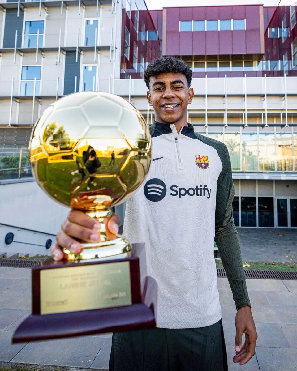 德比即将打响！枪手热刺发布对阵海报：萨卡、西蒙斯等人出镜（北伦敦德比倒计时！阿森纳与热刺发布对阵海报：萨卡、西蒙斯领衔亮相）