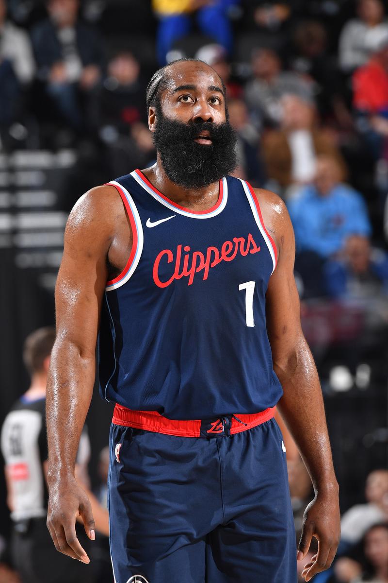 下半场手感不佳！吉迪全场13中7，得到17分11板7助（下半场手感下滑，吉迪全场13投7中，贡献17分11板7助）