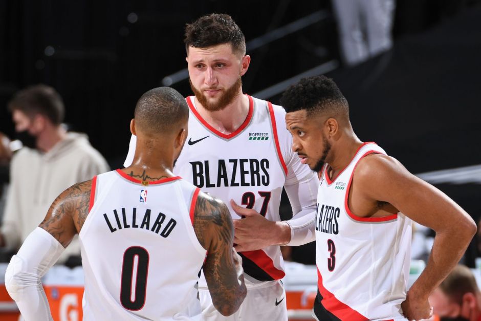 斯玛特命中8记三分，追平湖人队史替补球员三分球记录（斯玛特投进8记三分，平湖人队史替补三分命中纪录）