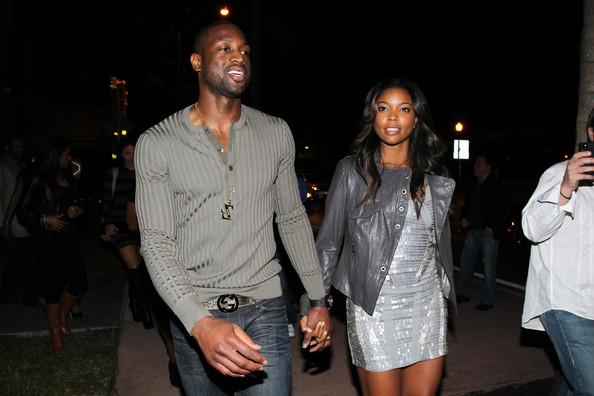 广东男篮在俱乐部杯赛中以90-70战胜广州男篮，小将王洪泽表现突出，阵容实力强劲。（俱乐部杯赛：广东男篮90-70击败广州，王洪泽高光，阵容实力尽显）