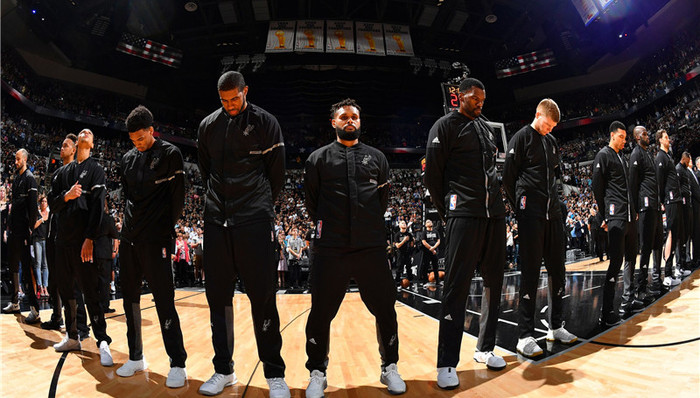 记者：切尔西在努力引进罗克，曼联也在关注他的情况（记者：切尔西积极推动罗克加盟，曼联也在关注其动向）