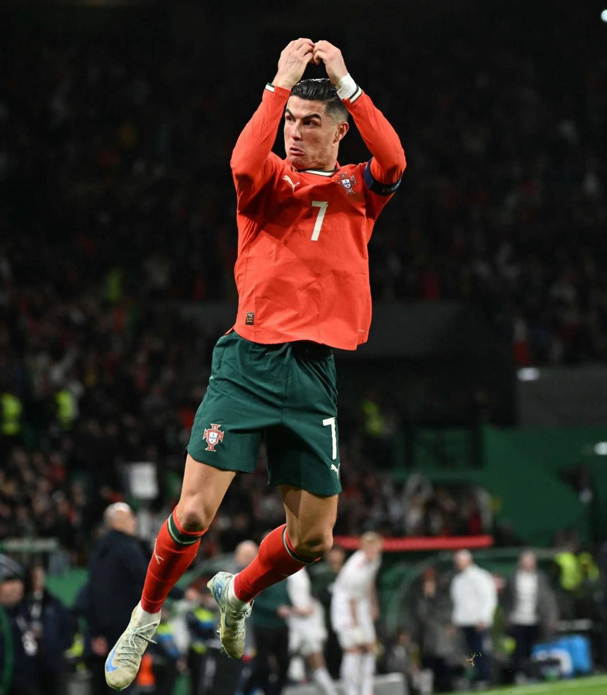 ⚽️2025年度中超最佳评选他来啦！鏖战一年，十...（2025中超年度最佳评选正式开启：鏖战一年，荣誉归位）