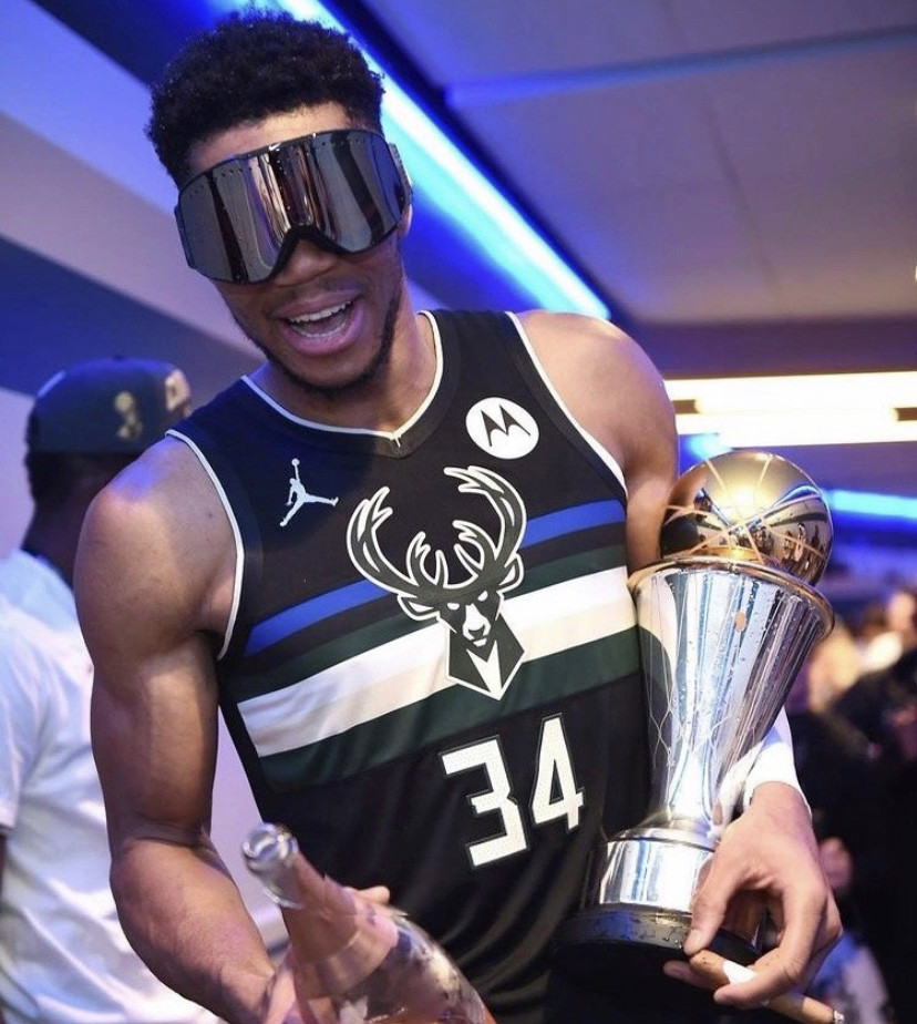 曼联备战西汉姆联：库尼亚复出，年轻球员获信任（曼联战西汉姆前瞻：库尼亚回归，年轻将获重用）