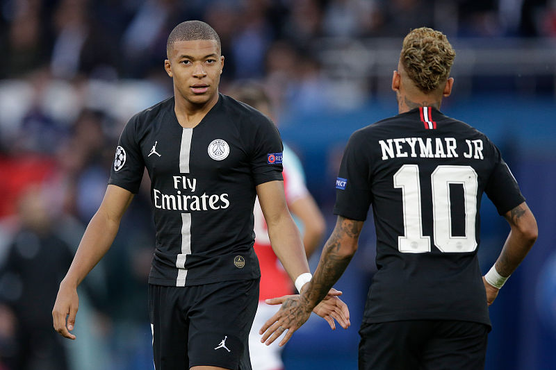 状态低迷！快船半场12次失误&三分16中5（快船半场状态堪忧：12次失误、三分球16投仅5中）