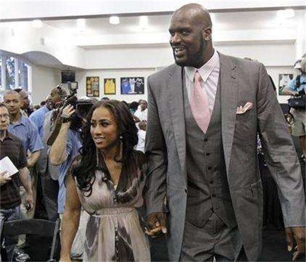 本赛季巴雷特出战时猛龙胜率70.6%，缺席时仅33.3%（巴雷特在阵时猛龙本季胜率70.6%，缺阵仅33.3%）