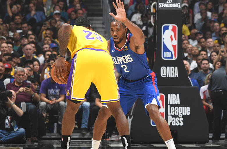 张庆鹏：里勒肘子将带伤出战 要向辽宁学习战术的默契&凶狠的防守（张庆鹏：里勒肘部带伤仍将出战，球队应向辽宁学习战术默契与强硬防守）