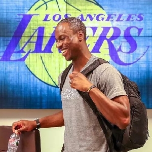 篮球CBA季后赛门票售罄，黄牛加价300%（CBA季后赛一票难求，黄牛价飙至原价三倍）