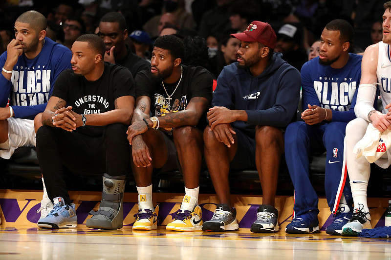 Spears：东契奇和八村塁可以出战今天对阵火箭的比赛（Spears报道：东契奇与八村塁确认出战今日对阵火箭的比赛）